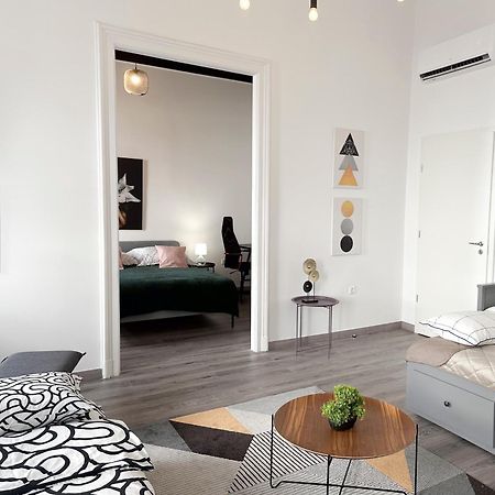 R&R Central Apartment Budapest Exteriör bild