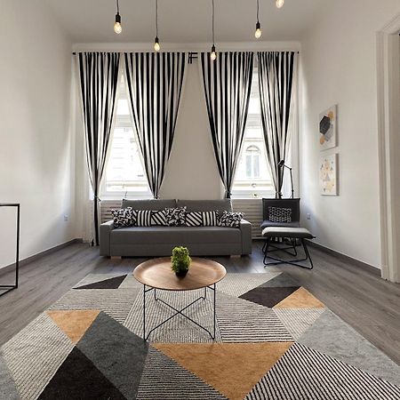 R&R Central Apartment Budapest Exteriör bild