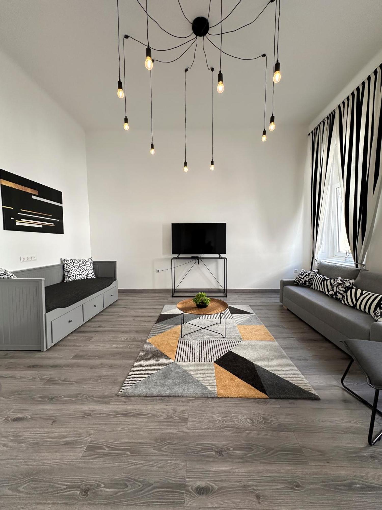 R&R Central Apartment Budapest Exteriör bild