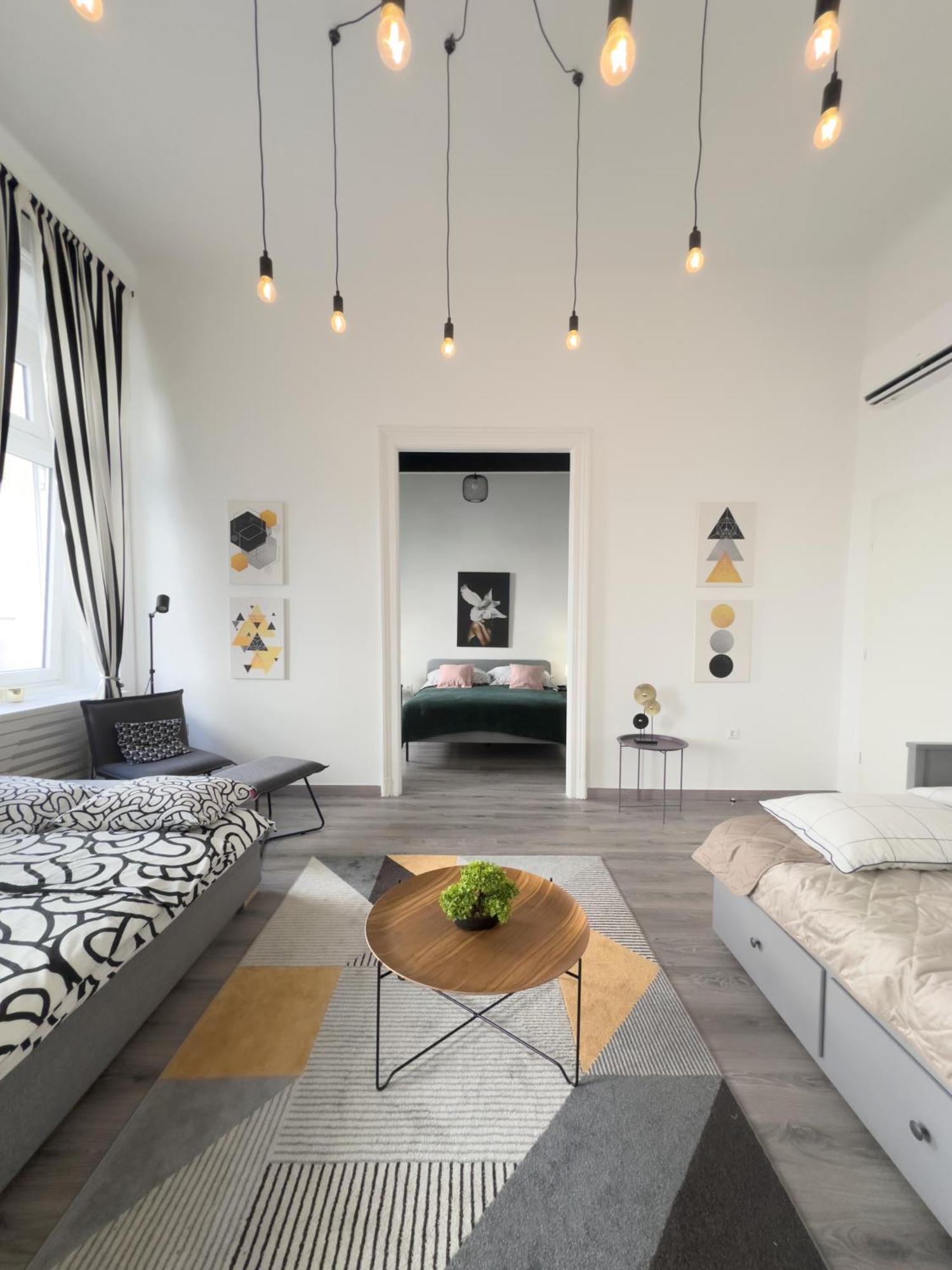 R&R Central Apartment Budapest Exteriör bild
