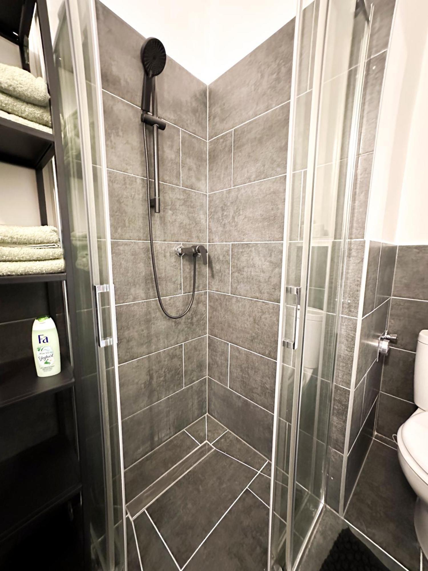 R&R Central Apartment Budapest Exteriör bild